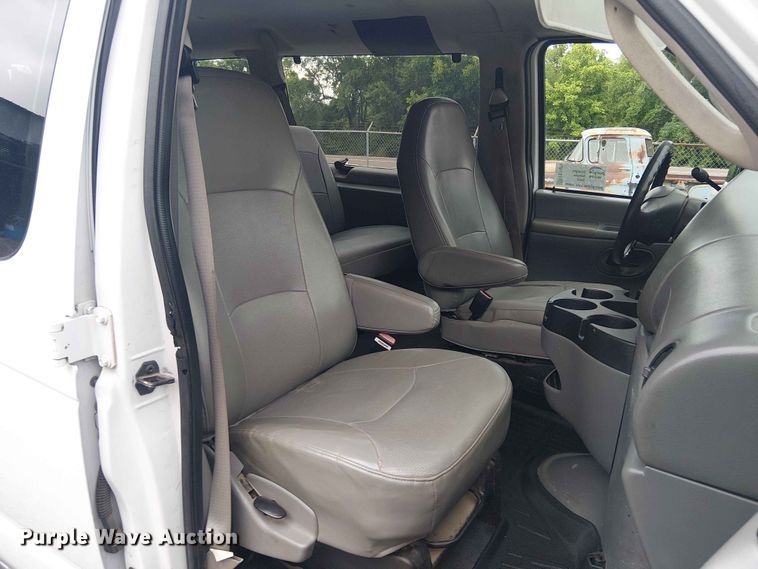image for item EE1479 2007 Ford E350 van