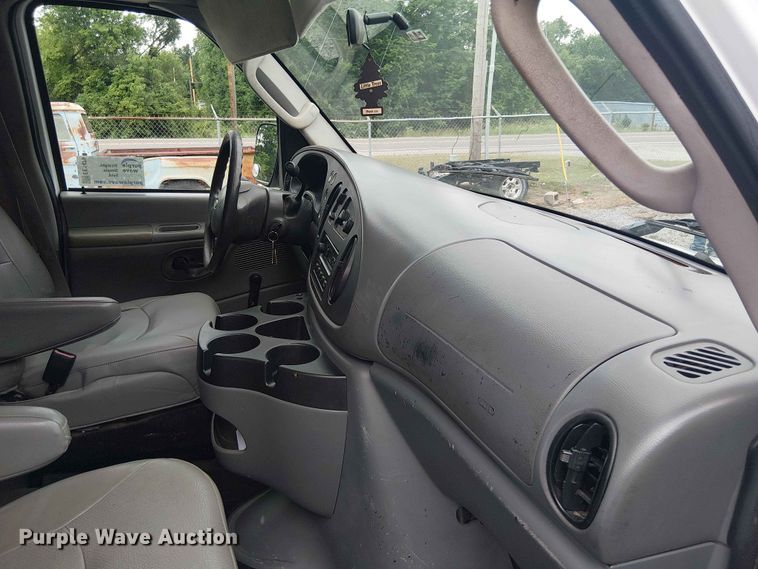 image for item EE1479 2007 Ford E350 van