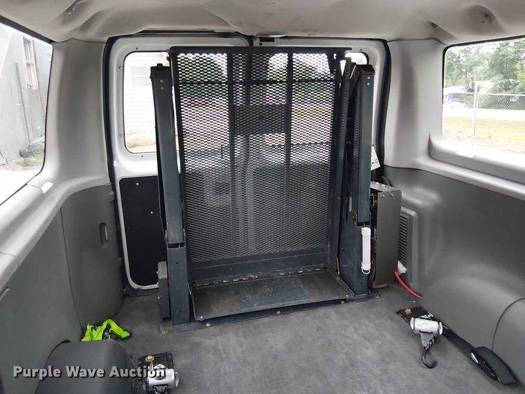 image for item EE1479 2007 Ford E350 van