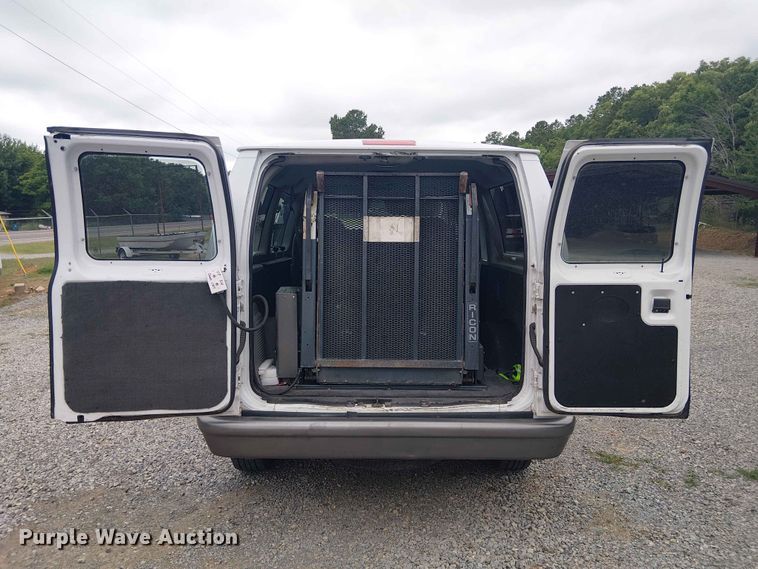 image for item EE1479 2007 Ford E350 van