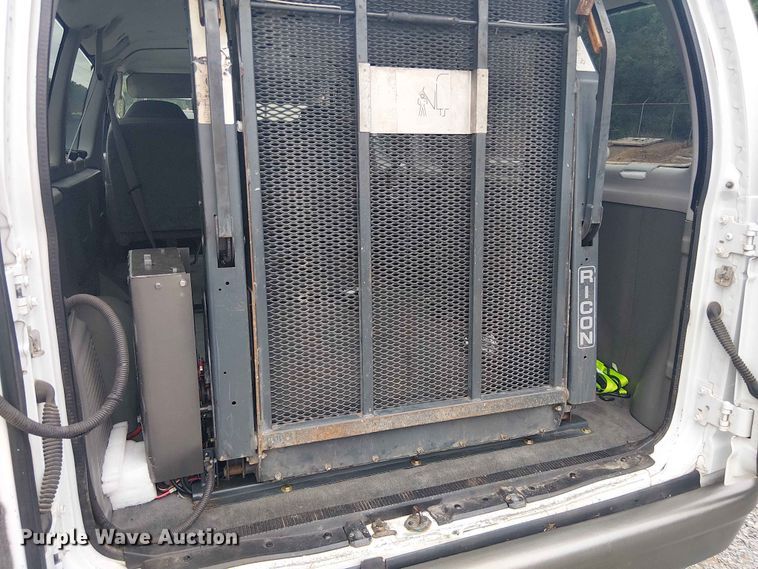 image for item EE1479 2007 Ford E350 van
