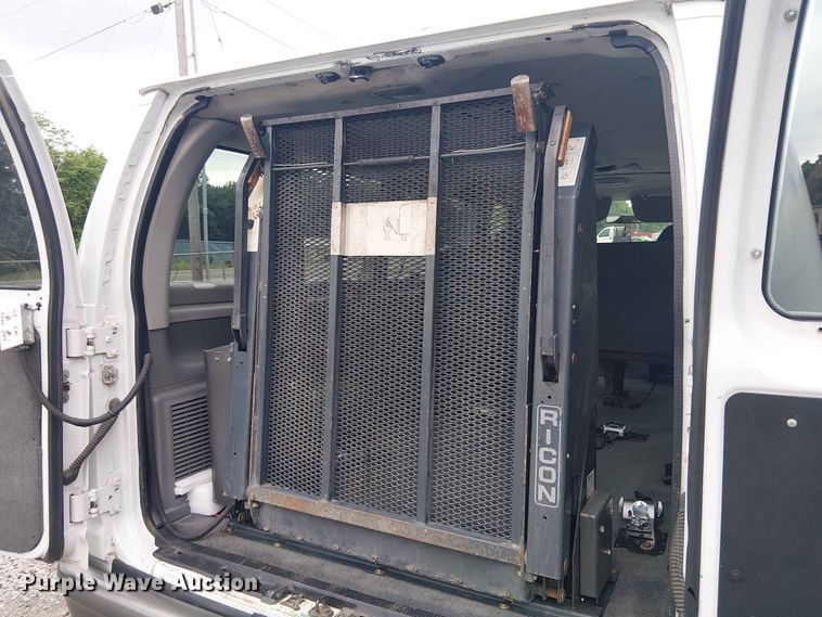 image for item EE1479 2007 Ford E350 van