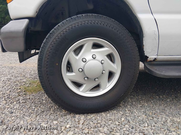 image for item EE1479 2007 Ford E350 van