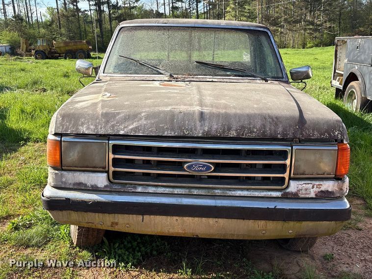image for item EF1062 1990 Ford F250 flatbed pickup truck
