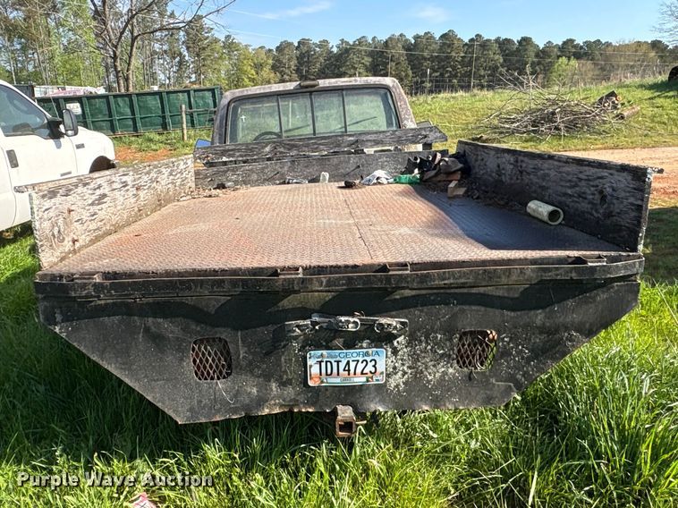 image for item EF1062 1990 Ford F250 flatbed pickup truck