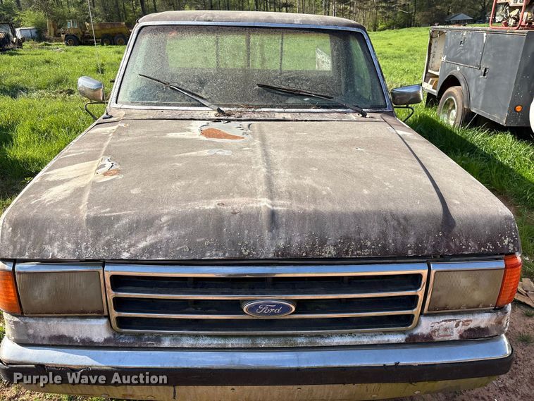 image for item EF1062 1990 Ford F250 flatbed pickup truck
