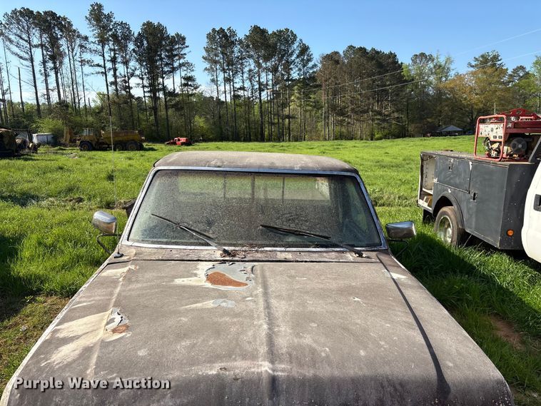 image for item EF1062 1990 Ford F250 flatbed pickup truck