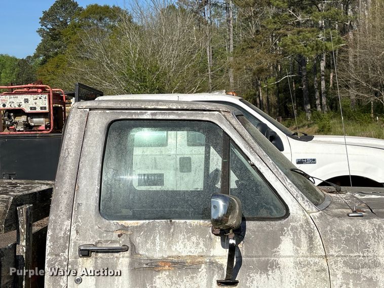 image for item EF1062 1990 Ford F250 flatbed pickup truck