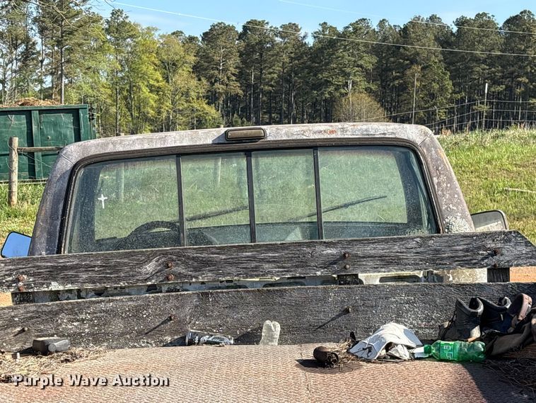 image for item EF1062 1990 Ford F250 flatbed pickup truck