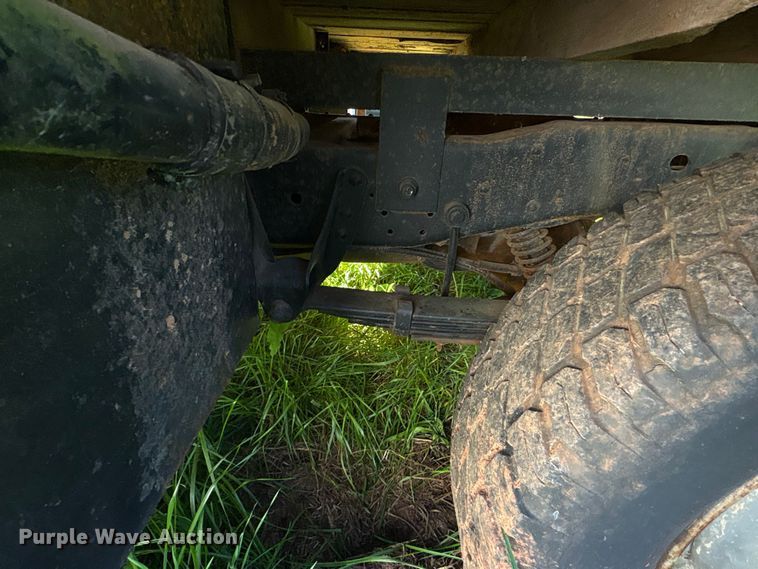 image for item EF1062 1990 Ford F250 flatbed pickup truck