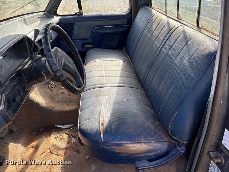 image for item EF1062 1990 Ford F250 flatbed pickup truck