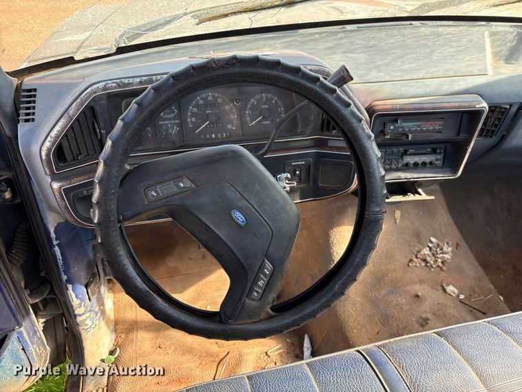 image for item EF1062 1990 Ford F250 flatbed pickup truck