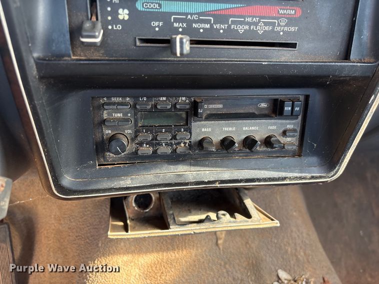 image for item EF1062 1990 Ford F250 flatbed pickup truck