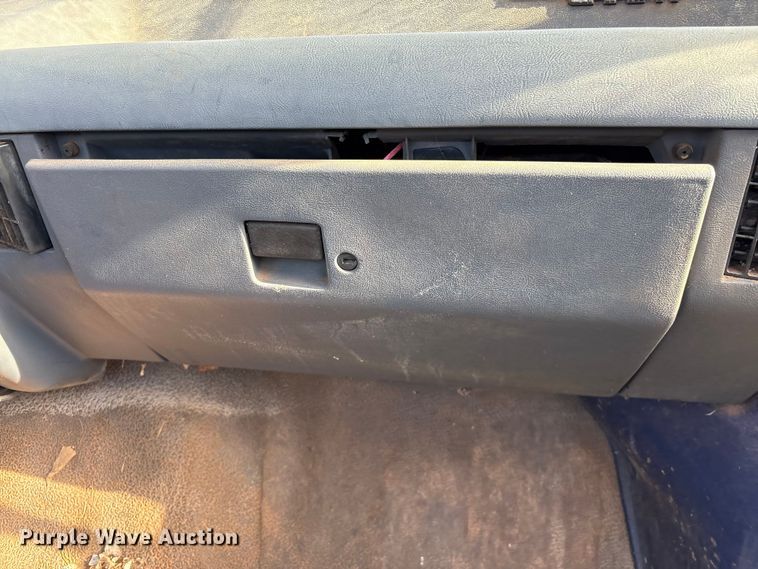 image for item EF1062 1990 Ford F250 flatbed pickup truck