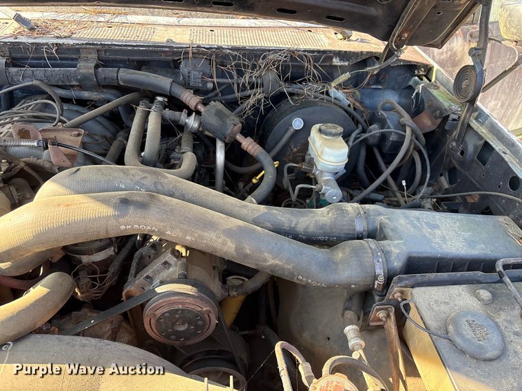 image for item EF1062 1990 Ford F250 flatbed pickup truck