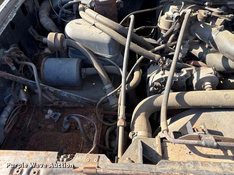 image for item EF1062 1990 Ford F250 flatbed pickup truck