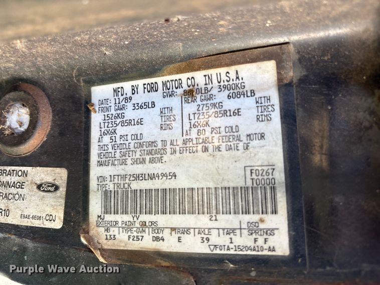 image for item EF1062 1990 Ford F250 flatbed pickup truck