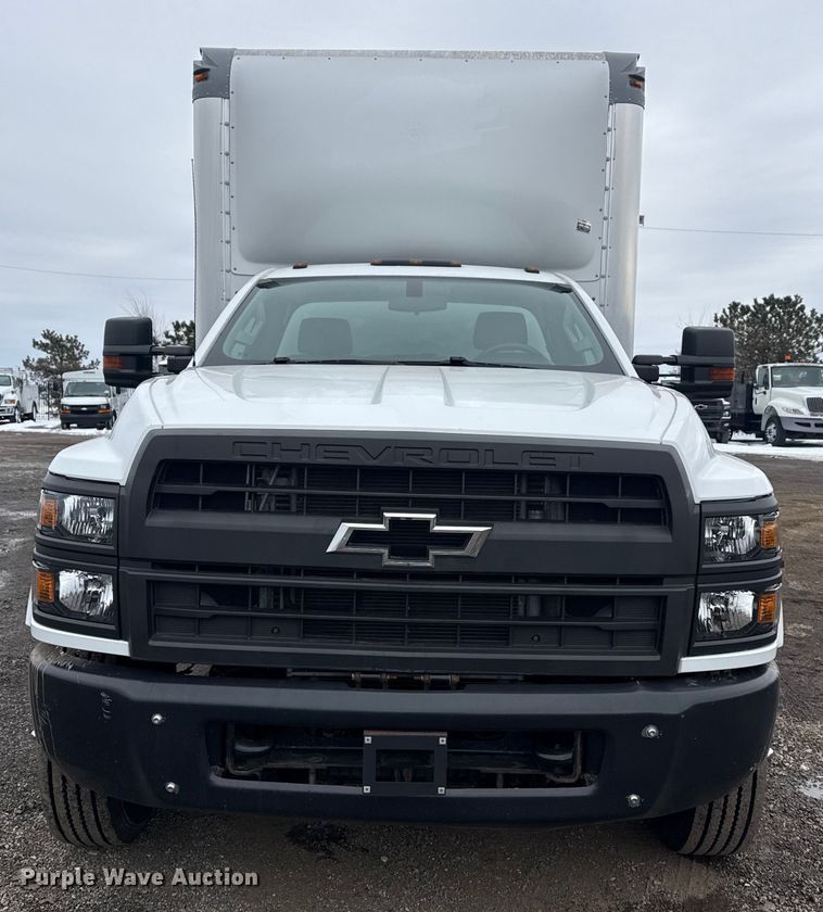 image for item EG2037 2019 Chevrolet Silverado 6500HD box truck
