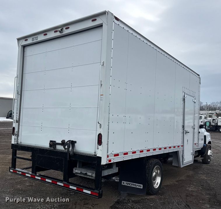 image for item EG2037 2019 Chevrolet Silverado 6500HD box truck