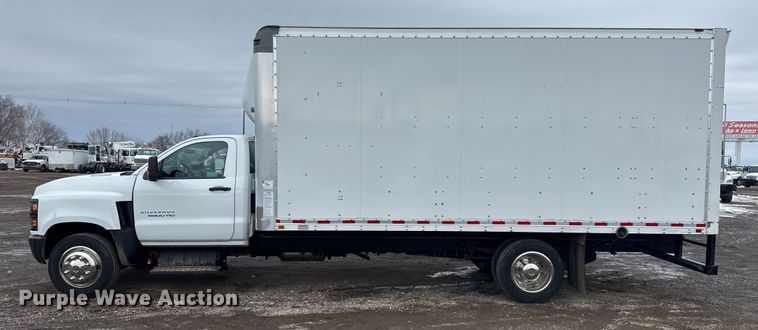 image for item EG2037 2019 Chevrolet Silverado 6500HD box truck