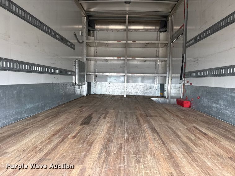 image for item EG2037 2019 Chevrolet Silverado 6500HD box truck