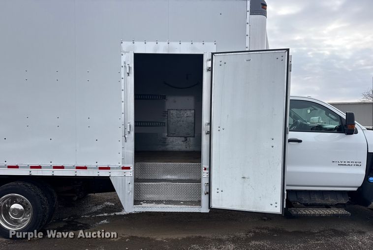 image for item EG2037 2019 Chevrolet Silverado 6500HD box truck