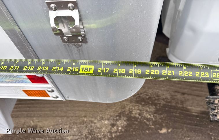 image for item EG2037 2019 Chevrolet Silverado 6500HD box truck