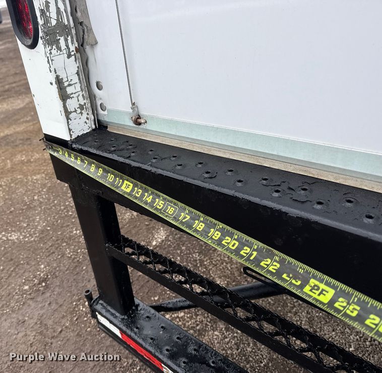 image for item EG2037 2019 Chevrolet Silverado 6500HD box truck