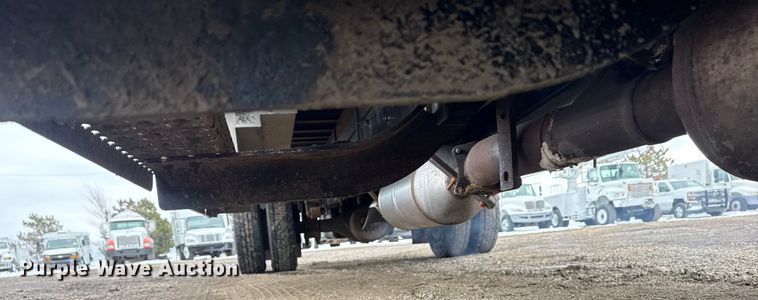 image for item EG2037 2019 Chevrolet Silverado 6500HD box truck
