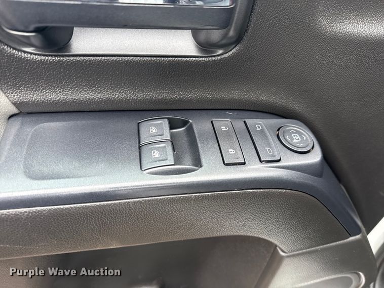 image for item EG2037 2019 Chevrolet Silverado 6500HD box truck