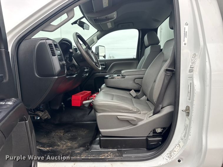 image for item EG2037 2019 Chevrolet Silverado 6500HD box truck