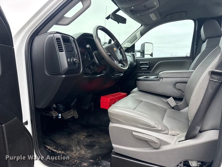 image for item EG2037 2019 Chevrolet Silverado 6500HD box truck
