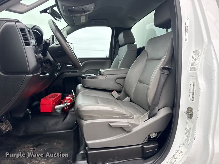 image for item EG2037 2019 Chevrolet Silverado 6500HD box truck