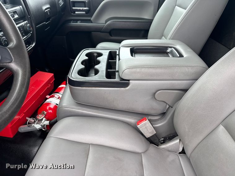 image for item EG2037 2019 Chevrolet Silverado 6500HD box truck