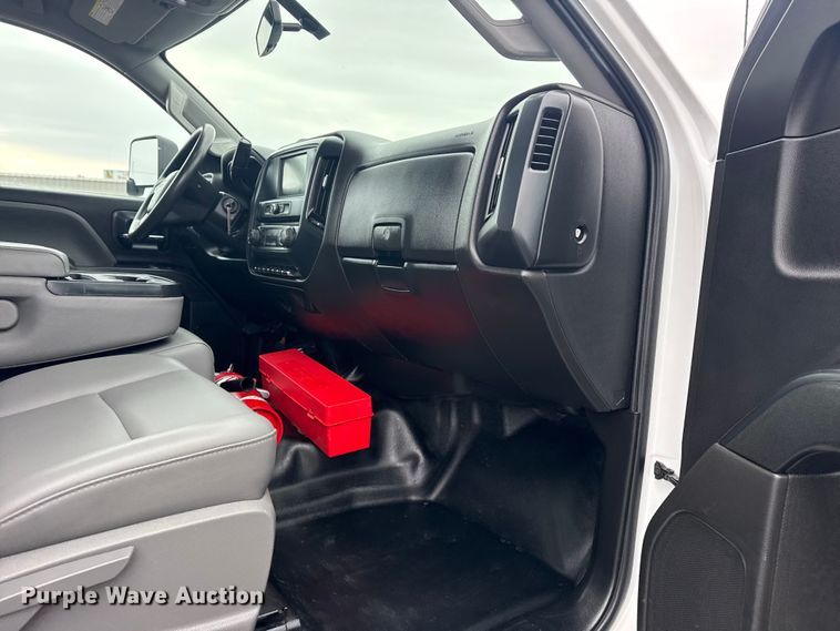 image for item EG2037 2019 Chevrolet Silverado 6500HD box truck