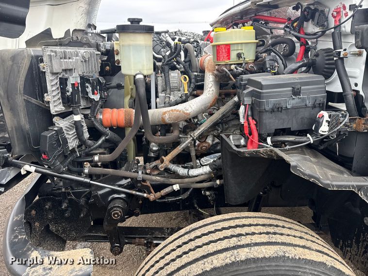 image for item EG2037 2019 Chevrolet Silverado 6500HD box truck