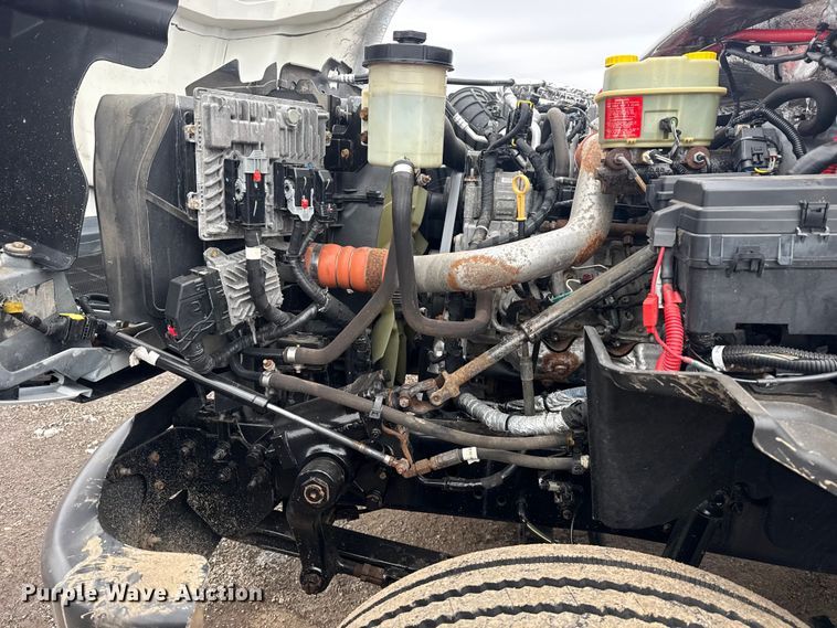 image for item EG2037 2019 Chevrolet Silverado 6500HD box truck
