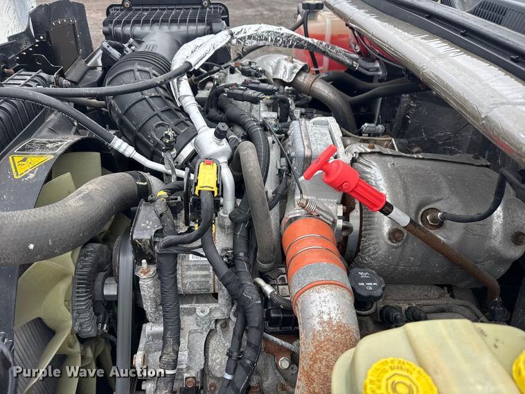 image for item EG2037 2019 Chevrolet Silverado 6500HD box truck