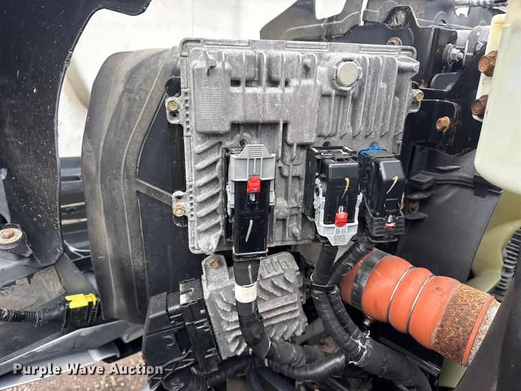 image for item EG2037 2019 Chevrolet Silverado 6500HD box truck