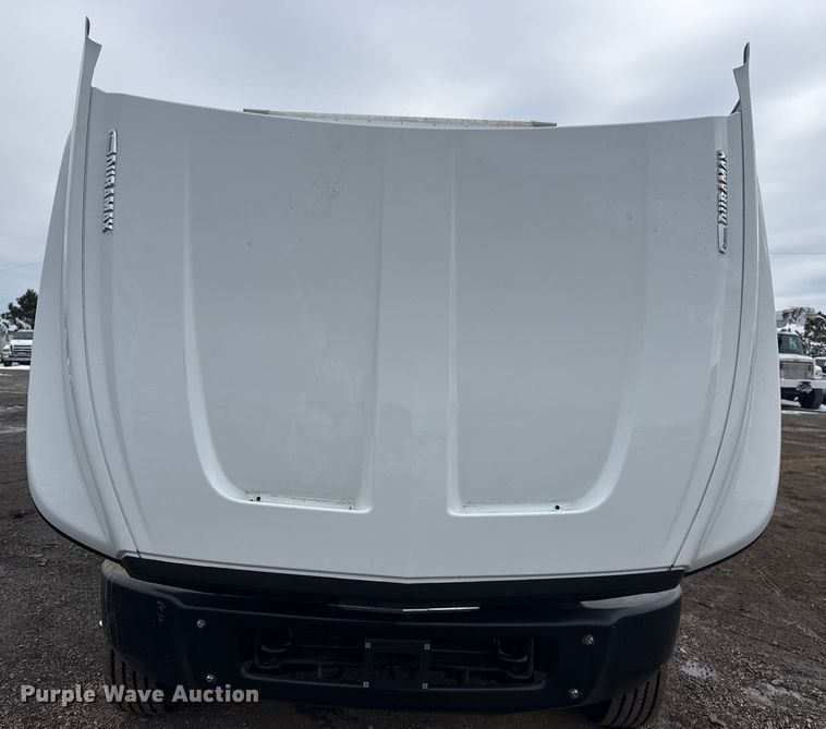 image for item EG2037 2019 Chevrolet Silverado 6500HD box truck