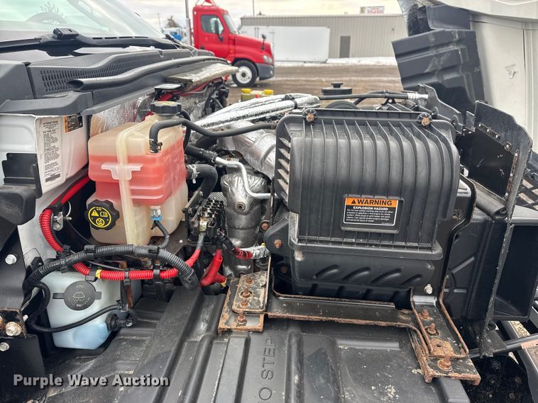 image for item EG2037 2019 Chevrolet Silverado 6500HD box truck