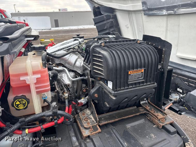 image for item EG2037 2019 Chevrolet Silverado 6500HD box truck