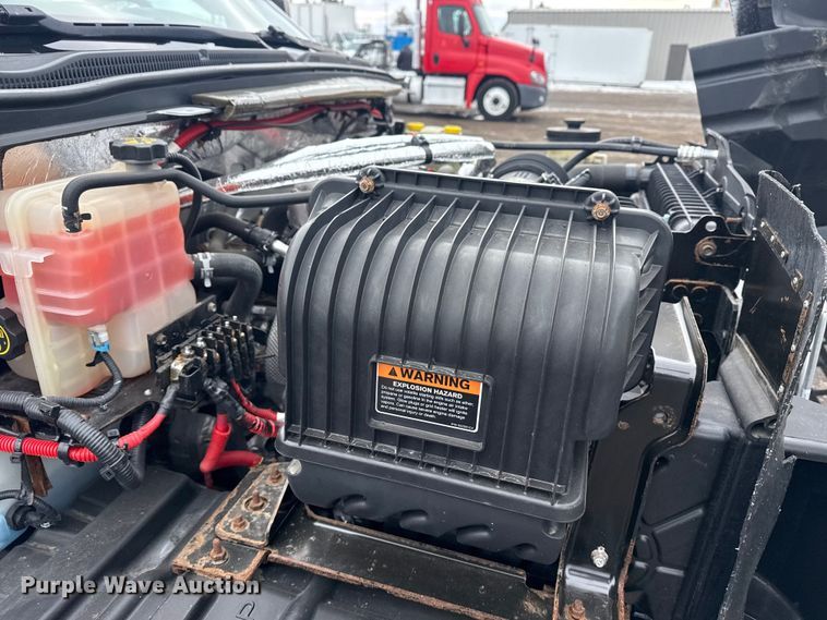 image for item EG2037 2019 Chevrolet Silverado 6500HD box truck