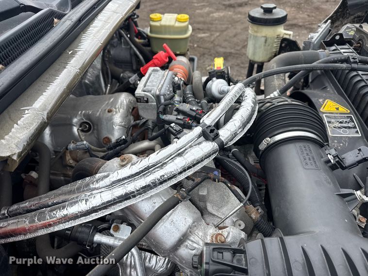 image for item EG2037 2019 Chevrolet Silverado 6500HD box truck