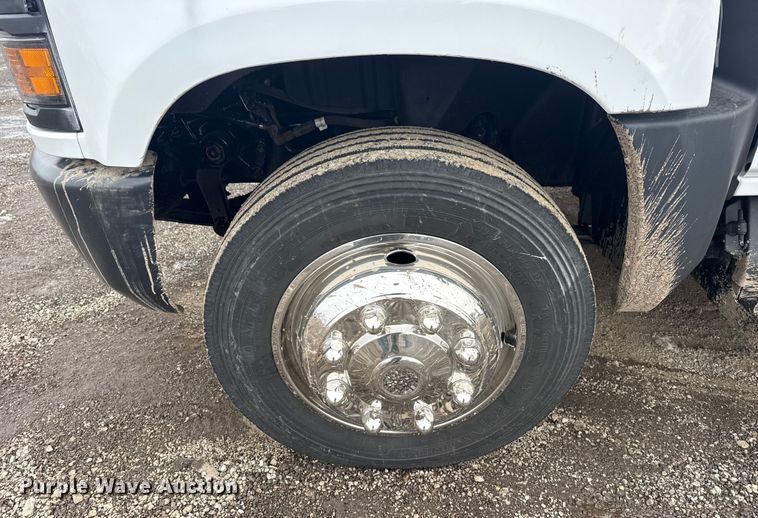 image for item EG2037 2019 Chevrolet Silverado 6500HD box truck