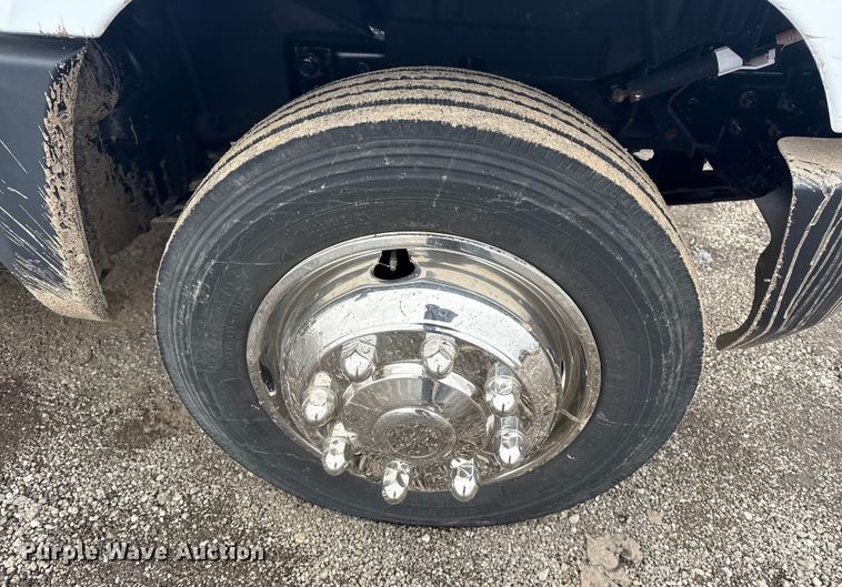 image for item EG2037 2019 Chevrolet Silverado 6500HD box truck
