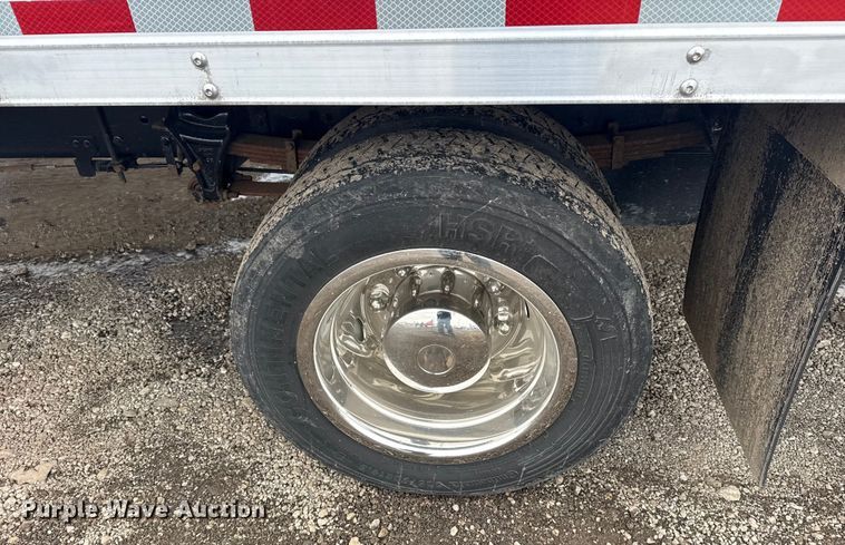 image for item EG2037 2019 Chevrolet Silverado 6500HD box truck