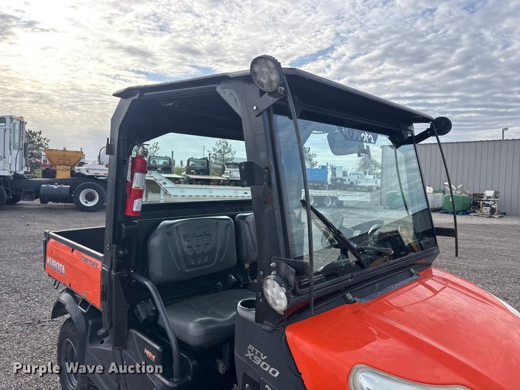 image for item EG8876 2011 Kubota RTV-X900 utility vehicle