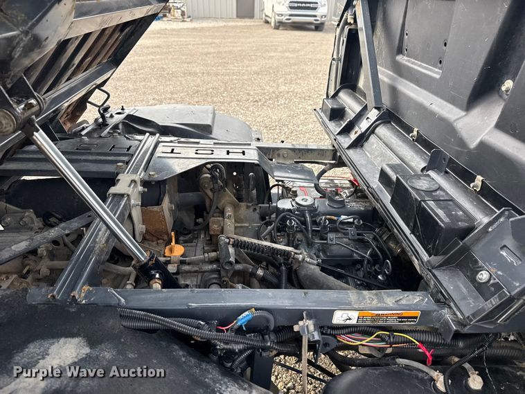 image for item EG8876 2011 Kubota RTV-X900 utility vehicle