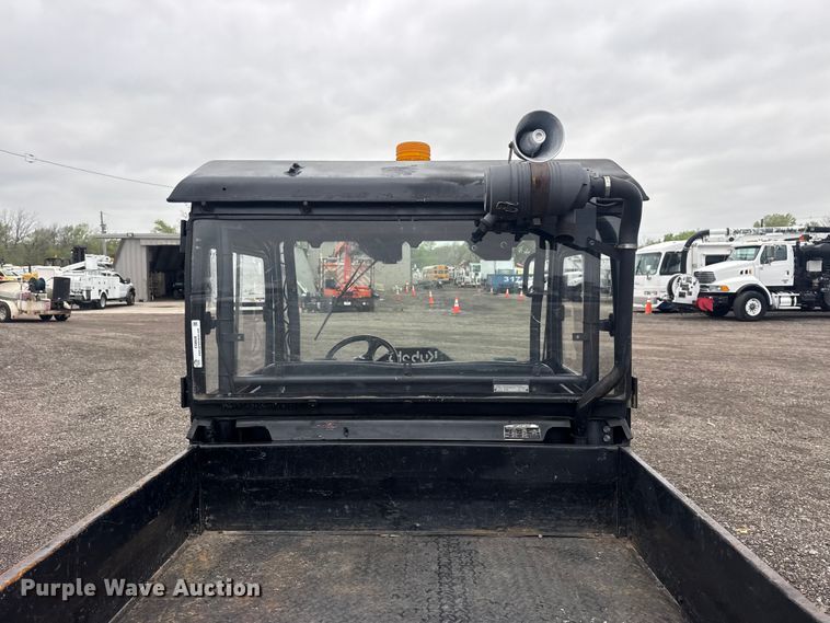 image for item EG8928 2011 Kubota RTV900 utility vehicle
